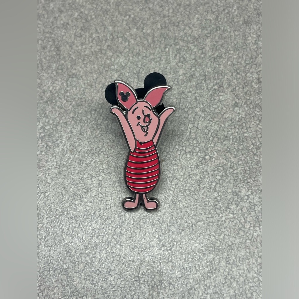 Piglet Disneyland wave 2025 A hidden Disney Pin